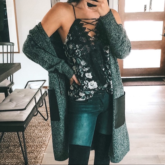 Wayf Tops - WAYF criss cross black and white posie tank top